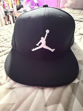 Jordan Black Snapback Hat L/XL